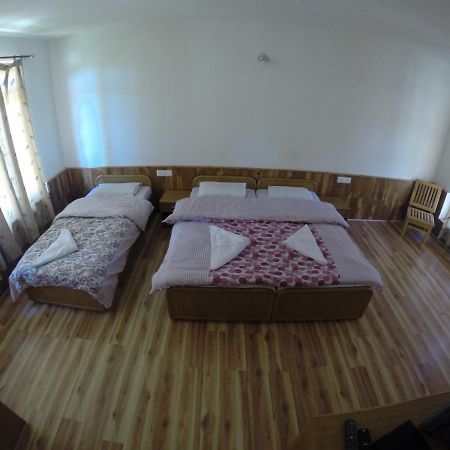 Barath Hotel & Guest House Лех Екстериор снимка