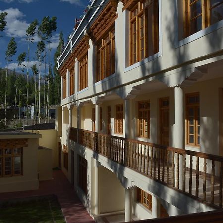 Barath Hotel & Guest House Лех Екстериор снимка