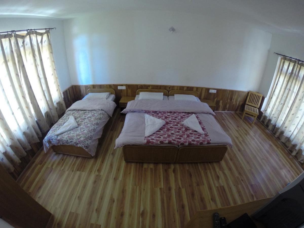 Barath Hotel & Guest House Лех Екстериор снимка