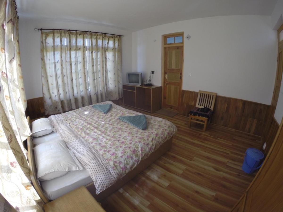 Barath Hotel & Guest House Лех Екстериор снимка