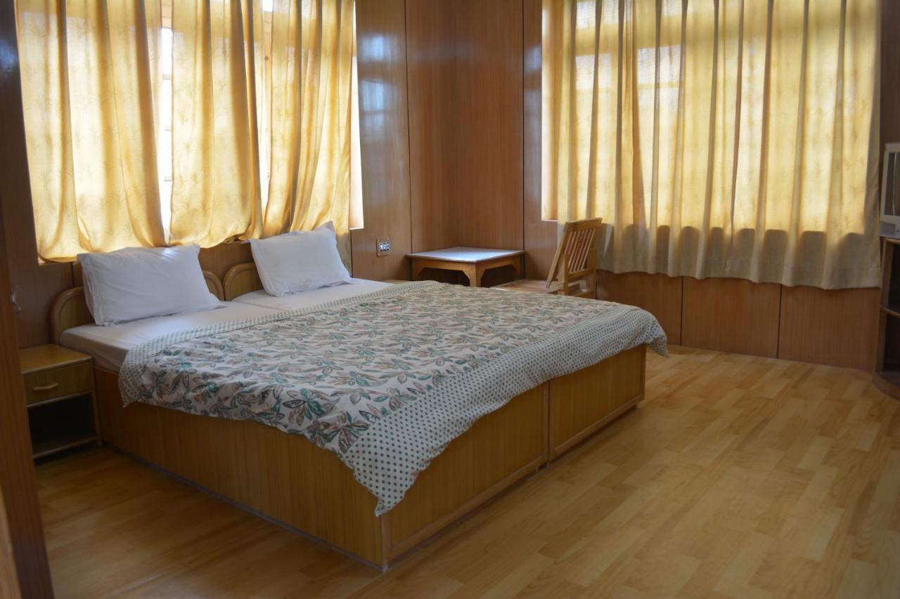 Barath Hotel & Guest House Лех Екстериор снимка
