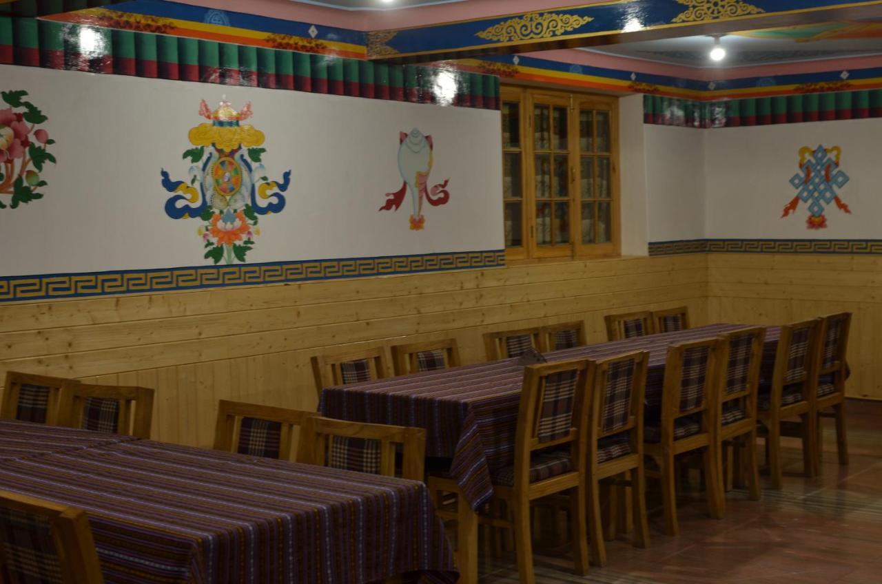 Barath Hotel & Guest House Лех Екстериор снимка
