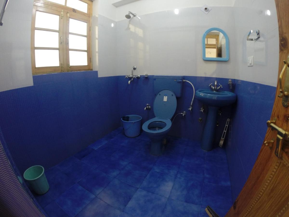 Barath Hotel & Guest House Лех Екстериор снимка
