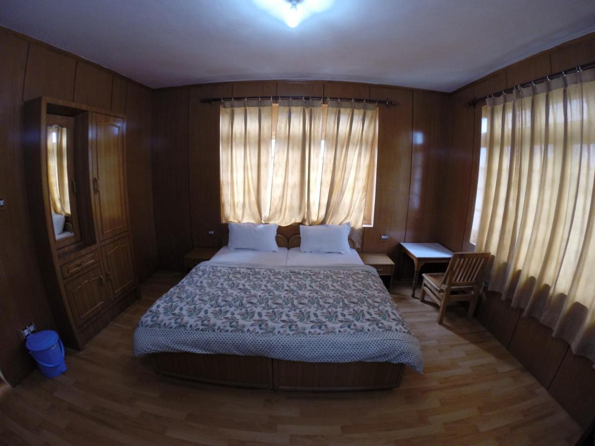 Barath Hotel & Guest House Лех Екстериор снимка